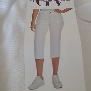 Gloria Vanderbilt Women's Amanda Capri Classic Rise Sidecslit Detail Jean